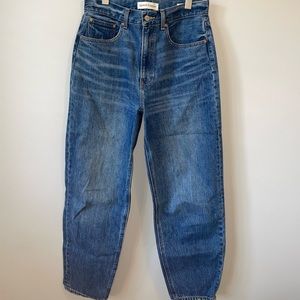 Denim Forum The Gia High Rise Carrot 28L Size 30 Medium Wash